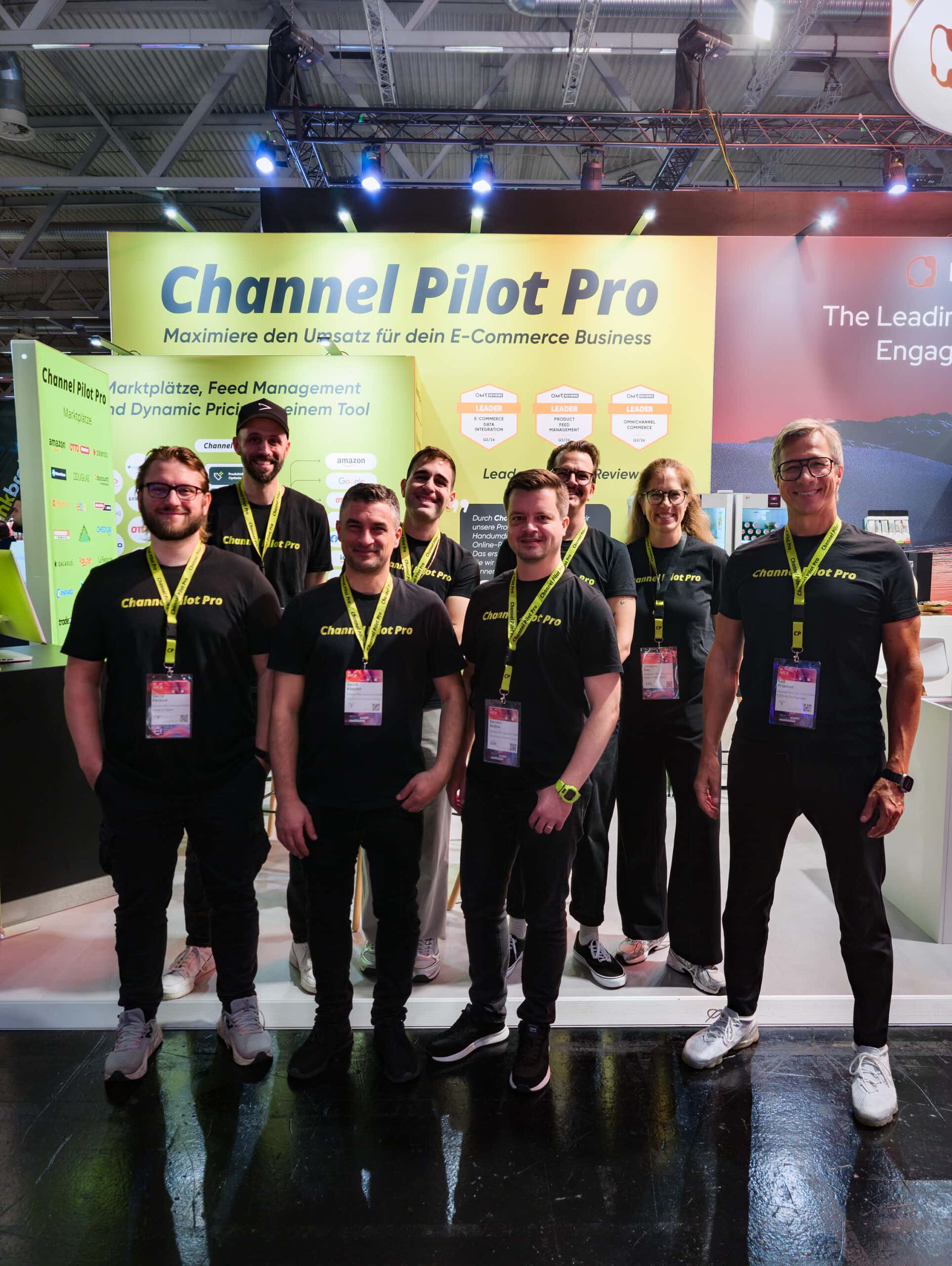 Team bei Channel Pilot Solutions auf der Messe, E-Commerce Fokus.
